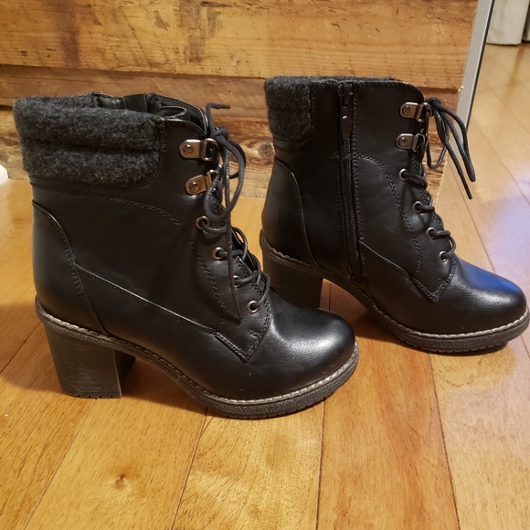 NWOT - Women's black booties - Picture 3 of 7